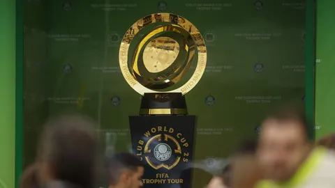 “夜幕枪手梦碎，91连胜金身破，601日维拉噩梦解，三大纪录同日崩塌！”